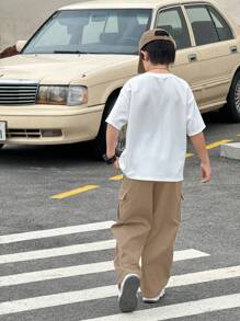 SHEIN 2 件套青少年男孩 3D 字母压花图案圆领短袖 T 恤，撞色缝线工装口袋裤，春夏季休闲运动装，适合户外、学校、派对等多种场合