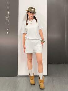 SHEIN Teen Girls' Casual Simple Comfy Round Neck Raglan Short Sleeve White T-Shirt And Shorts Set