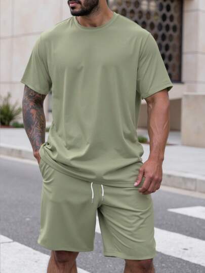 Manfinity Homme Set 2 buc. tricou și pantaloni scurți cu mânecă scurtă, culoare solidă, mărime plus, ținute confortabile