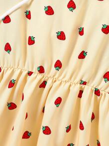 SHEIN Girls' Short Sleeve Smocked Collar Strawberry Print Dress With Strawberry Shaped Hanging Pouch, Casual Outfit For 4-7 Years Old, Summer New Arrival