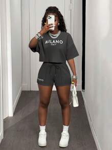 Slaydiva 2 件 2025 春夏休闲运动女式街头风格圆领短袖 T 恤和短裤套装，字母印花面料运动服套装 - 灰色 - 查看 4