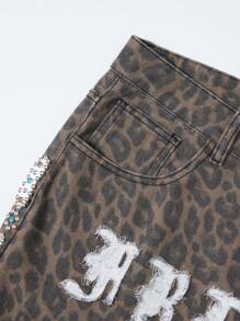 ROMWE MEN Street Life Shorts de mezclilla casuales para hombre con estampado de leopardo, aplicación de letras y decoración con remaches - Multicolor - Ver 5
