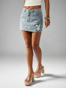 Missguided x Playboy 迷你牛仔裙配兔子标志节日夏季海滩派对西部牛仔女孩 Y2K 美学街头时尚经典 A 字裙 - 中等水洗藍 - 查看 2