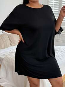 SHEIN Chemise de nuit casual en tricot avec bordure en dentelle, grande taille, noire