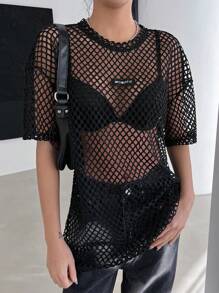 DAZY Top transparente sin sostén con parches de letras y hombros caídos para salir - Negro - Ver 4