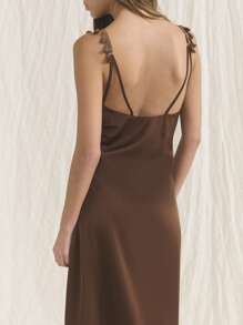 Váy midi ôm sát, vải co giãn mịn, cổ thẳng, thân áo nhún và dây đeo dạng vòng; Nhẹ, thoáng khí; Trang phục đi biển hoàn hảo và trang phục dự tiệc Pride thường ngày; Trang phục sân bay đa năng; Trang phục thiết yếu cho mùa hè. - Cà phê nâu - Xem 2