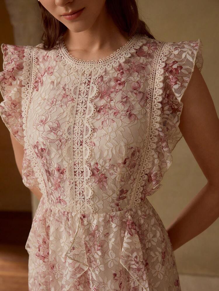 Vestido con estampado floral de encaje y volantes
