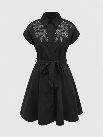 Goth فستان صيفي قصير أسود أكمام قصيرة مطبوع برسمة جلد الثعبان مزود بحزام