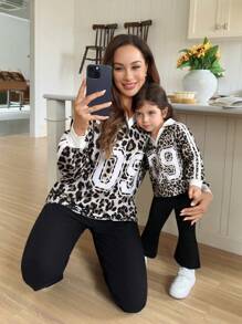 SHEIN 母女亲子装（两件分开出售）女婴休闲时尚豹纹数字图案长袖卫衣，秋冬季运动风，亲肤柔软面料呵护宝宝肌肤，室内外均可穿着，妈妈们的首选 - 彩色 - 查看 7