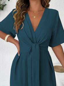 Celure Macacão plus size de cor sólida, casual, vintage, com decote em V e amarração frontal