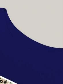 SHEIN EMERY ROSE CURVE 大码女式时尚蓝色 T 恤，采用 96 号和豹纹图案组合，不对称领口 - 彩色 - 查看 3