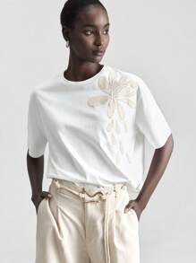 Ontre Women's Four Seasons White Light Resort Style Daily Wear T-Shirt, Elegant Resort Wear, Loose And Comfortable Versatile Patch Embroidery Short Sleeve Round Neck Simple And Fashionable - White - View 4