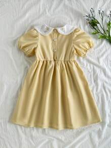 SHEIN Vintaside Kids Vestido corto de niña de color amarillo intenso, con diseño de cuello Peter Pan, dulce y llamativo, con decoración bordada de flores que agrega estilo, corte ajustado simple que resalta la vibrantecortesía, adecuado para juegos al aire libre, uso en casa, actividades deportivas, fiestas de cumpleaños y otras ocasiones