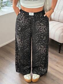 Solflare Plus Size Casual Leopard Print Patch Pocket Straight Leg Pants - Dark Grey - View 3
