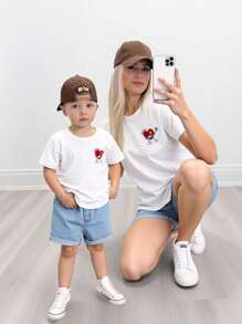SHEIN 2 件套男婴和女婴舒适可爱时尚心形设计白色短袖 T 恤和牛仔短裤套装，适合春夏季室内、户外、日常、运动、玩耍、派对、摄影、度假、节日 - 白色 - 查看 1