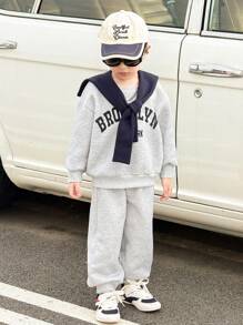 SHEIN 3 件套年轻男孩休闲学院风披肩领字母印花长袖运动衫和松紧腰运动裤套装，适合返校、生日、迎婴派对、节日派对、秋冬季 - 灰色 - 查看 4