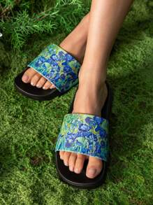 SHEIN Touch of Art 优雅时尚梵高鸢尾花图案 PVC 男女通用拖鞋，适合室内外穿着 - 彩色 - 查看 6