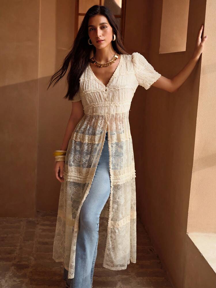 COUVRE-CHEF BOUTONNÊ EN DENTELLE CONTRASTÉE