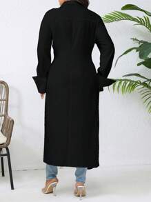 Camisa larga con manga larga, abertura lateral fruncida y unicolor para mujer de talla grande - Negro - Ver 2