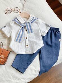 SHEIN Set abbigliamento estivo casual da 2 pezzi per bambino maschio, composto da camicia a righe con collo scialle e pantaloni con vita elastica