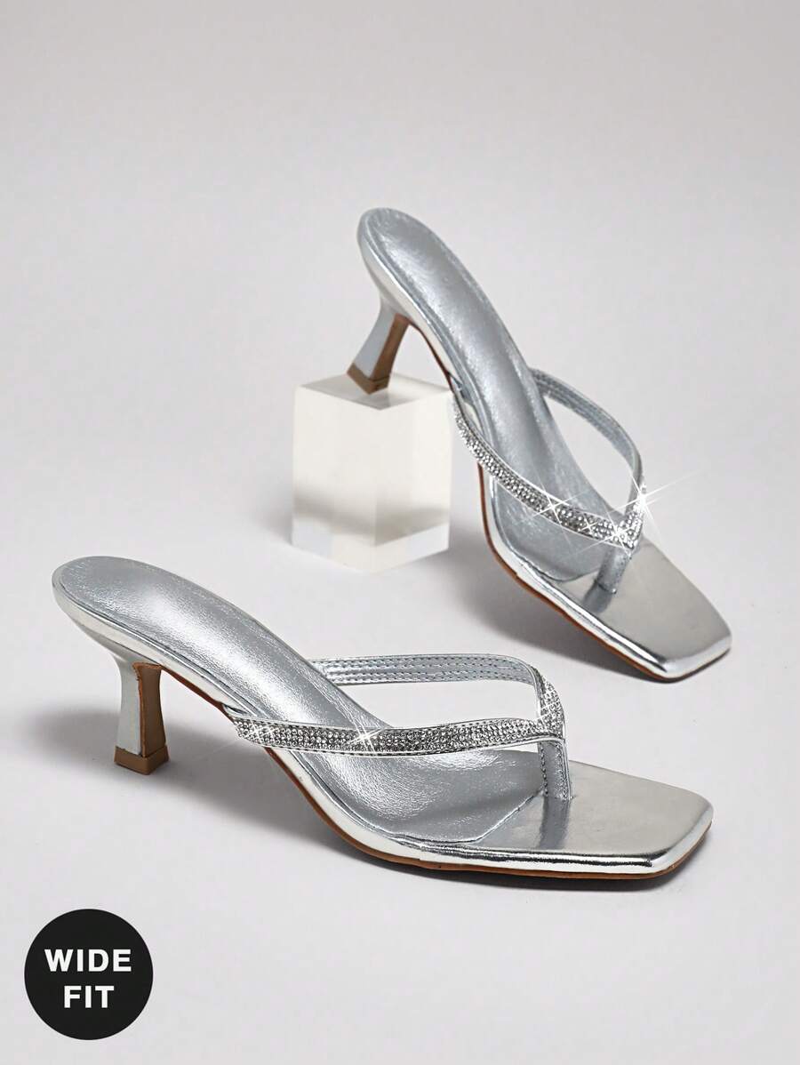 SHUZIA 宽版女式小猫跟方头一脚蹬闪亮水晶 PU 黑色人字带凉鞋 - 加大码舒适，适合婚礼、晚会和正式活动 - 銀色 - 查看 1