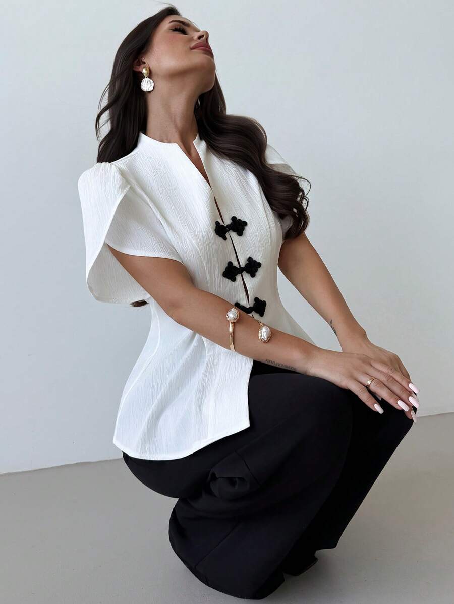 Firerie 女式白色中式立领纽扣花瓣袖喇叭下摆衬衫上衣，适合春夏季、通勤、优雅、办公室、母亲节穿着 - 白色 - 查看 1