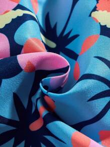 男士蓝色简约清新时尚花卉印花三角裤，沙滩泳装男士花卉泳裤男士泳裤男士花卉泳裤