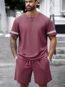 Manfinity Homme 男士加大码夏季条纹编织腰带圆领短袖T恤和短裤休闲套装男装套装男式两件套套装摩卡男士两件套休闲男装套装 - 中紫紅色 - 查看 3