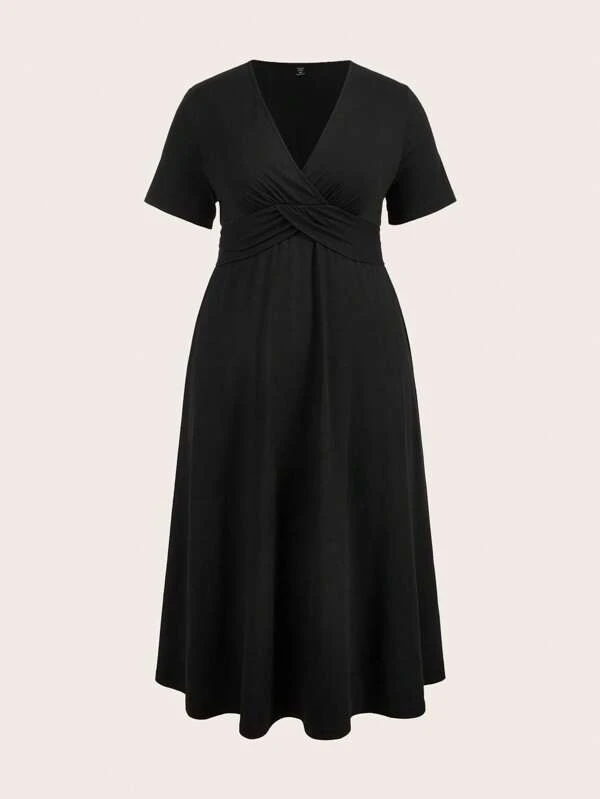 SHEIN BASICS 休闲纯色针织V领短袖前扣设计加大码连衣裙