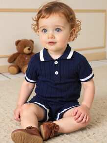 SHEIN Neugeborene und Baby Jungen mit marineblau gestreiften Fäden, Kragen mit Frontverschluss, kurzärmelige Oberteile und Shorts in der gleichen Farbe, bequemer und einfacher Stoff, hautfreundlich, modisch und hübsch