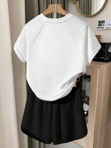 INAWLY 女式休闲骑士印花 T 恤和短裤两件套，夏季 - 黑與白 - 查看 2