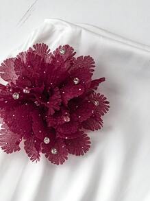 SHEIN Clasi Plus Size Women Elegant And Romantic 3D Flower Decoration On Shoulders, One-Shoulder Satin Floral Bodycon Fitted Elegant Dress,Wedding Guest Dress Women,Summer,Satin Dress,Suitable For Summer