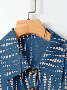 SHEIN Clasi 优雅领扣衬衫和修身印花腰部收紧 A 字长连衣裙夏季两件套，细肩带全印花连衣裙，荷叶边下摆超长度假海滩装女 - 藍色 - 查看 3