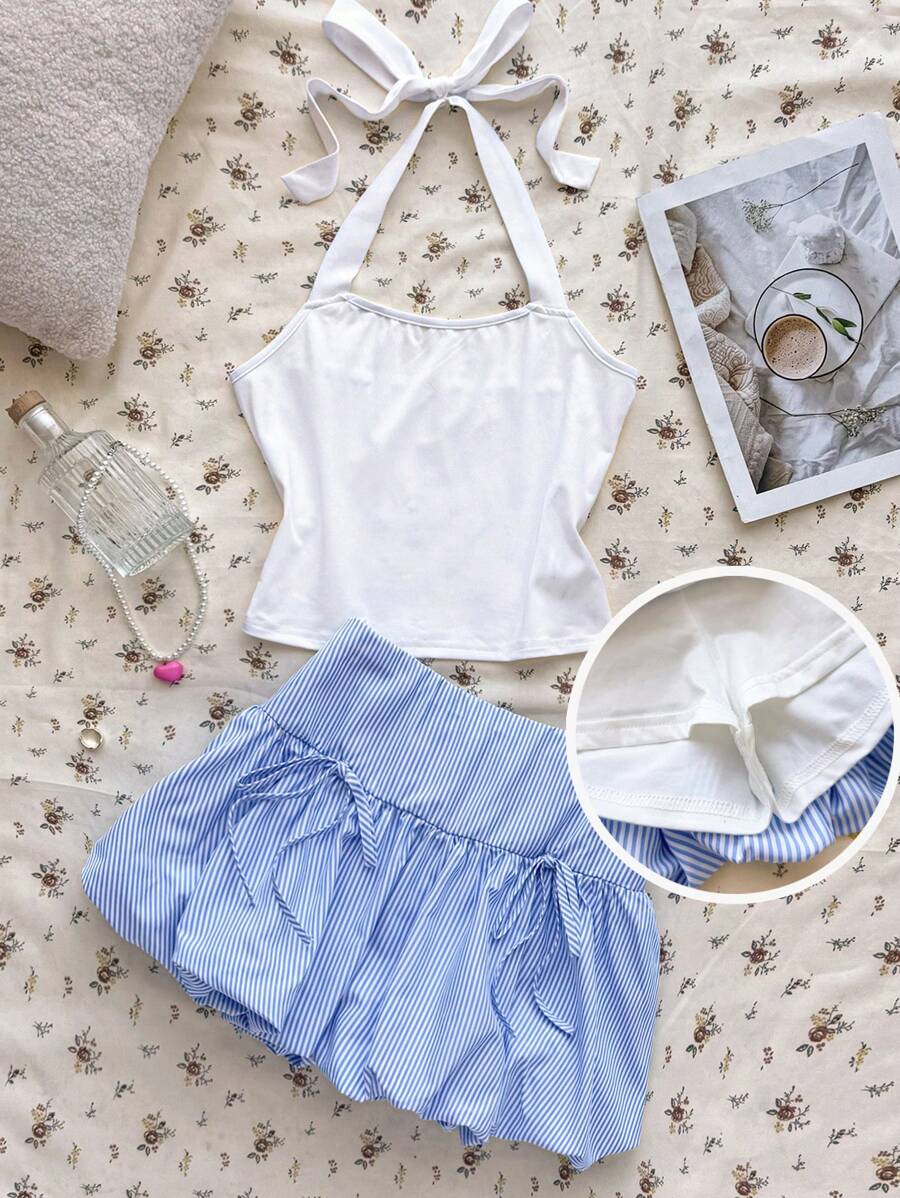 SHEIN Conjunto de ropa de 2 piezas para adolescentes de primavera y verano con estilo "Clean Girl" que incluye top de tirantes de punto blanco + falda corta acampanada a rayas - Azul y blanco - Ver 1