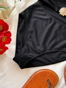 Teen Girls' Solid Color Metal Shell Decor Spaghetti Strap One-Piece Swimsuit