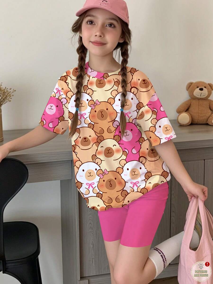 SHEIN 2 Stücke/Set niedliches Capybara Cartoon Tier Muster T-Shirt & Shorts Set, Tween-Mädchen Lässig minimalistischer Stil, geeignet für Sommer, fröhliche Kinder Sommer Outfits, Urlaubsgefühle, Sommer Blumen, Sommer Outfits für Urlaubsstimmung, Ferienkinderbekleidung, Urlaubsgefühle, im Stil gehen, Farbkontraste