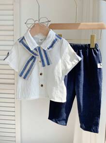 SHEIN Set abbigliamento estivo casual da 2 pezzi per bambino maschio, composto da camicia a righe con collo scialle e pantaloni con vita elastica