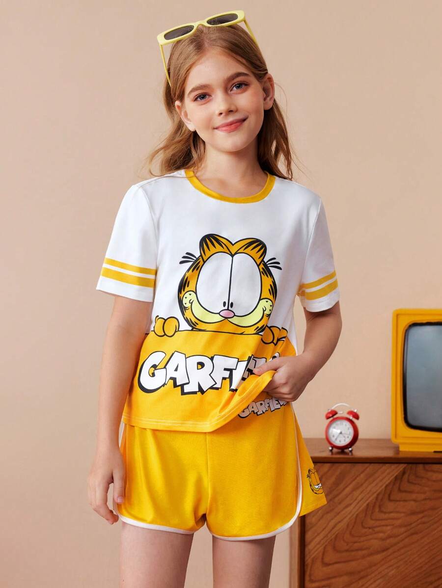 GARFIELD | SHEIN Bộ 2 áo phông sọc họa tiết hoạt hình dễ thương mùa hè cho bé gái tuổi teen và quần short, năng động - Màu vàng - Xem 1