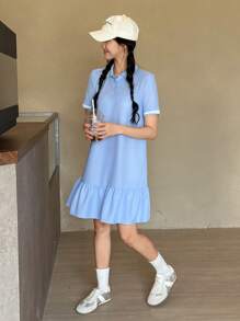 SHEIN 青少年女孩休閒舒適針織純色洋裝，學院風藍色 Polo 領洋裝，荷葉邊下擺領口洋裝 - 藍色 - 查看 2