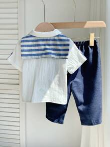 SHEIN Set abbigliamento estivo casual da 2 pezzi per bambino maschio, composto da camicia a righe con collo scialle e pantaloni con vita elastica
