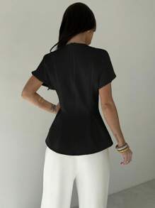 Firerie Camisa regular de mujer de estilo vintage con cuello redondo, manga corta, cintura recogida y textura de bambú negro, minimalista y elegante, adecuada para uso diario, vacaciones y playa - Negro - Ver 4