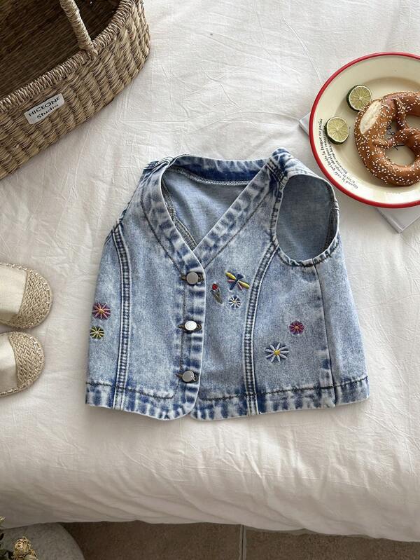 SHEIN LMoss Kids Haut sans manches décontracté, de style rétro, en jean bleu clair, avec un motif de fleurs brodées, pour le printemps et l'été, idéal pour les vacances, style boho champêtre