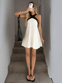 Vestido mini casual de mujer con cuello halter anudado, sin mangas, con bloques de color. Vestido versátil y ajustado para uso diario en verano - Albaricoque - Ver 7