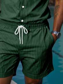 Manfinity RSRT Conjunto de camisa casual de manga corta de rayas verticales con un solo abotonadura para hombres, ideal para el verano