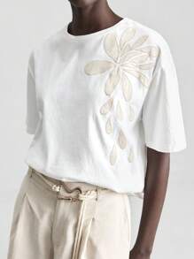 Ontre Women's Four Seasons White Light Resort Style Daily Wear T-Shirt, Elegant Resort Wear, Loose And Comfortable Versatile Patch Embroidery Short Sleeve Round Neck Simple And Fashionable - White - View 1