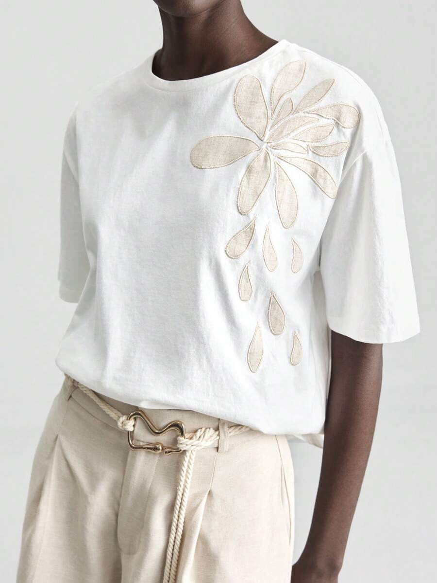 Ontre Women's Four Seasons White Light Resort Style Daily Wear T-Shirt, Elegant Resort Wear, Loose And Comfortable Versatile Patch Embroidery Short Sleeve Round Neck Simple And Fashionable - White - View 1