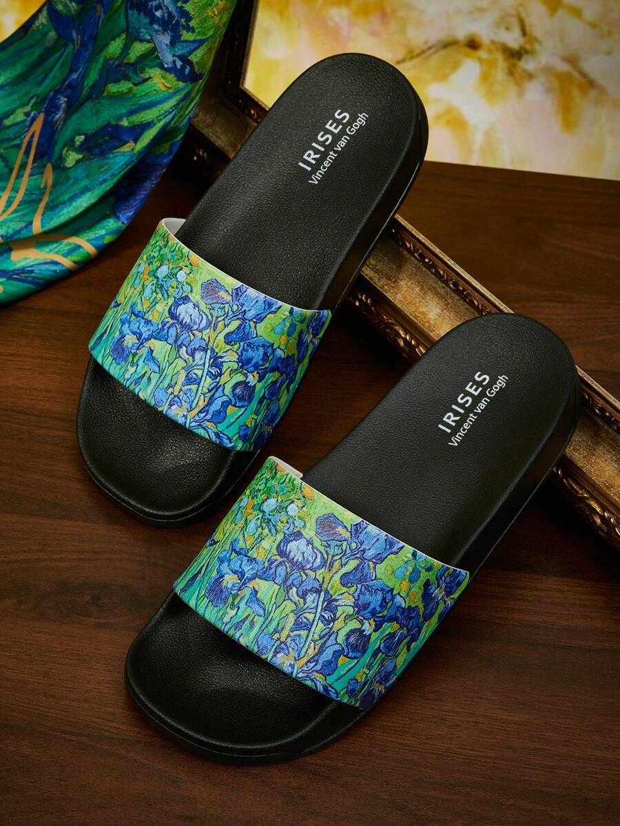 SHEIN Touch of Art 优雅时尚梵高鸢尾花图案 PVC 男女通用拖鞋，适合室内外穿着 - 彩色 - 查看 1