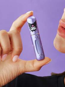 HELLO KITTY AND FRIENDS | SHEIN 1 chai xịt in họa tiết hoạt hình dễ thương 5ml/0.2oz, có thể đổ đầy chất lỏng ở đáy, có thể dùng để đựng nước hoa, nước chăm sóc da và các sản phẩm dạng lỏng khác, thân máy nhỏ gọn dễ mang theo, - Màu tím - Xem 4