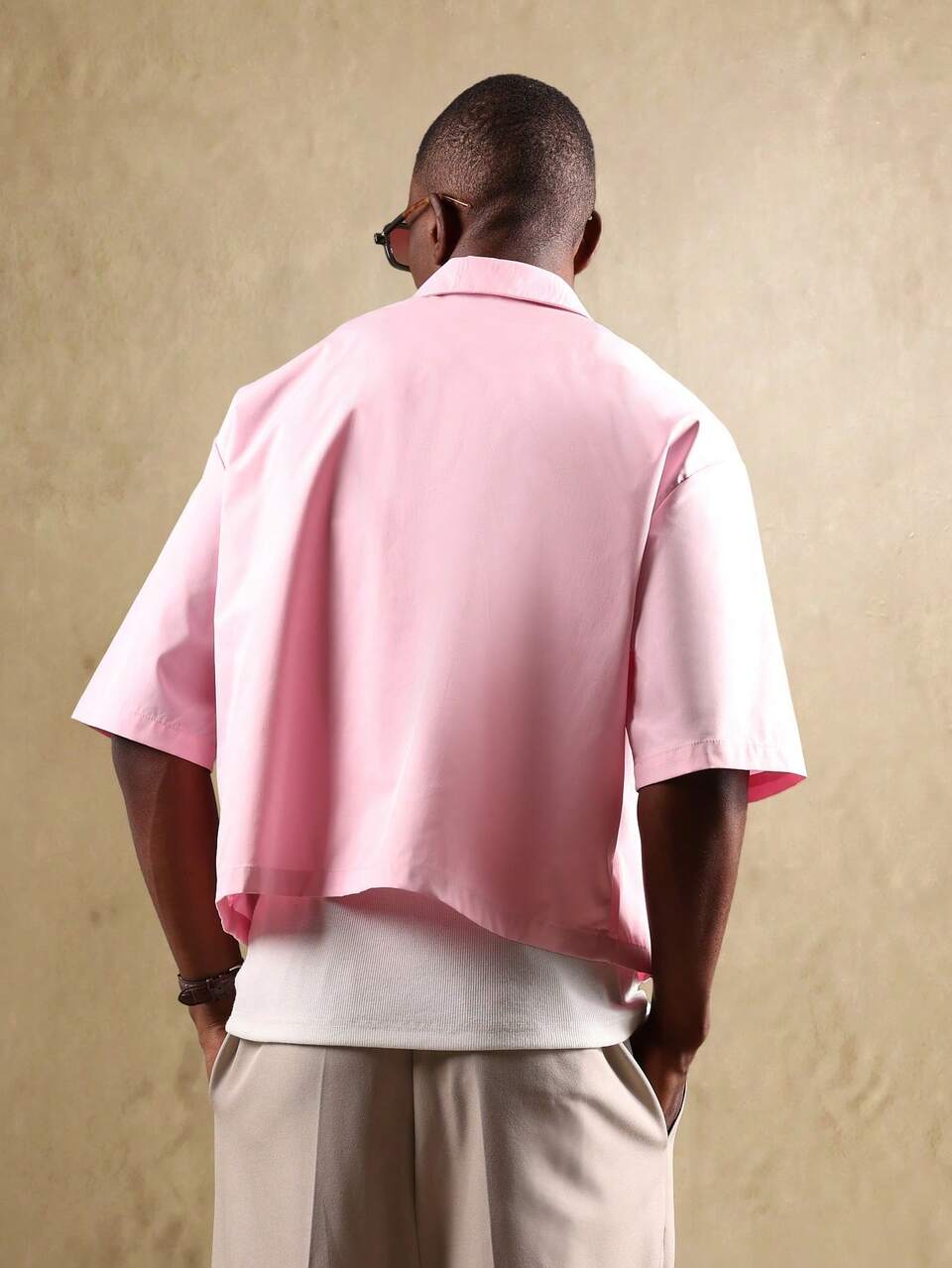 SUMWON Camisa de manga corta estilo occidental Paradise, colección de verano con estampado de escena de lago de montaña para resort vacacional, casual