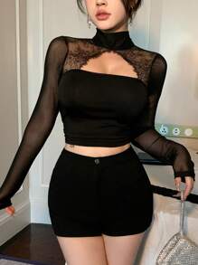 DAZY 蕾丝和网眼撞色镂空短款 T 恤，适合派对、返校季外出上衣 夏季 - 黑色 - 查看 3